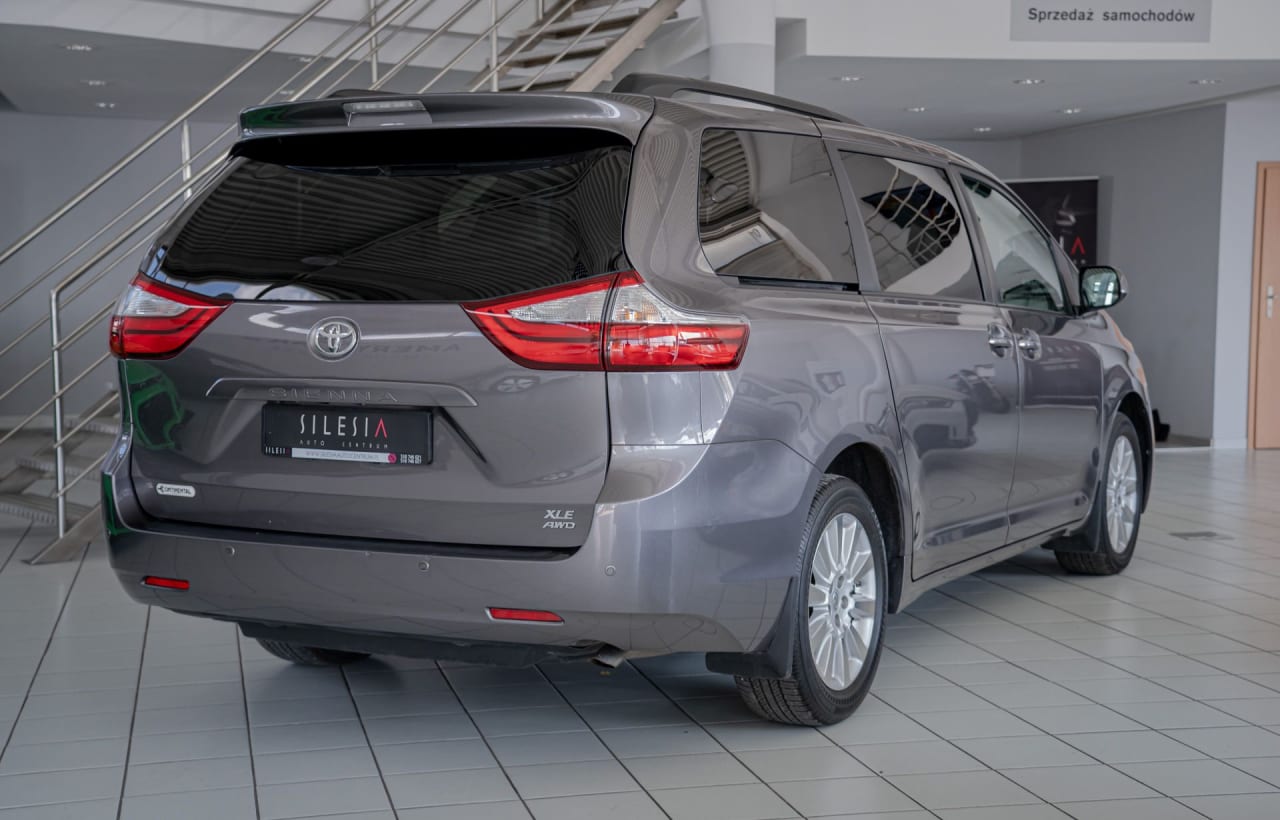 Zdjęcie oferty Toyota Sienna nr. 4