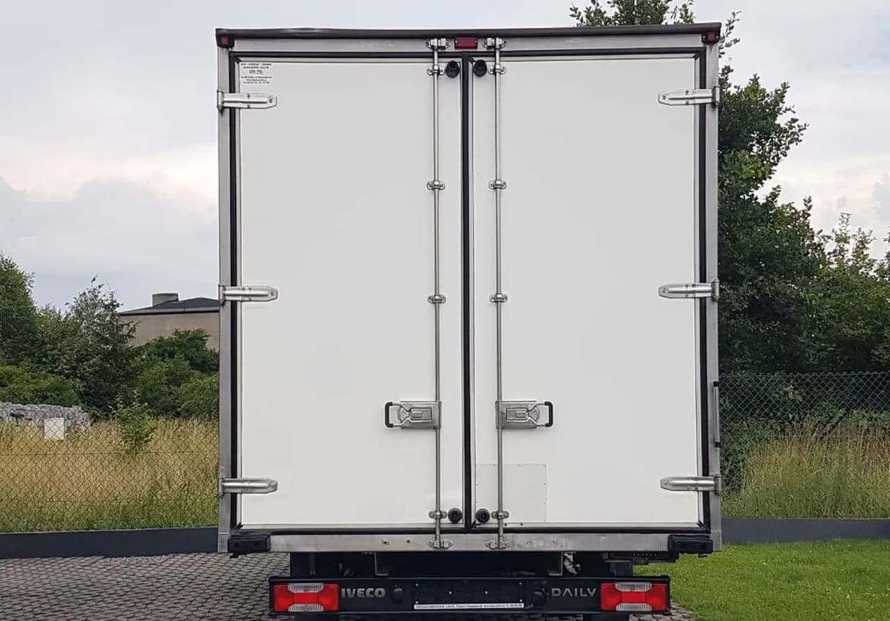 Zdjęcie oferty Iveco Daily KONTENER 8EP 4,14x2,22x2,20 KLIMA MANUAL DMC 3500 KG KRAJOWY nr. 15