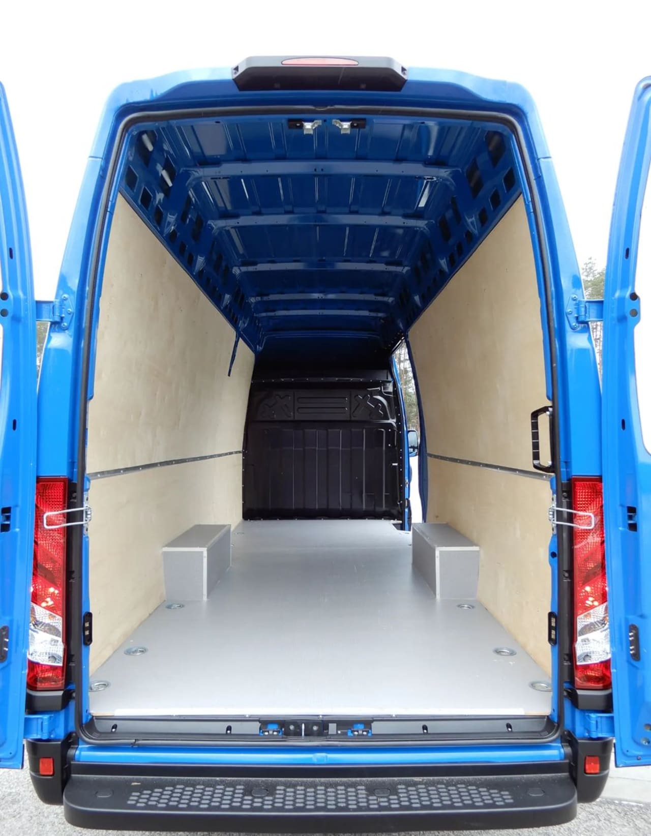 Zdjęcie oferty Iveco DAILY 35S18 Furgon Blaszak Long MAXI XXL 4.70 Dł. Cm H3-2150 mm WZMACNIANY GWARANCJA PRODUCENTA FABRYCZNIE NOWY DOSTEPNY nr. 16
