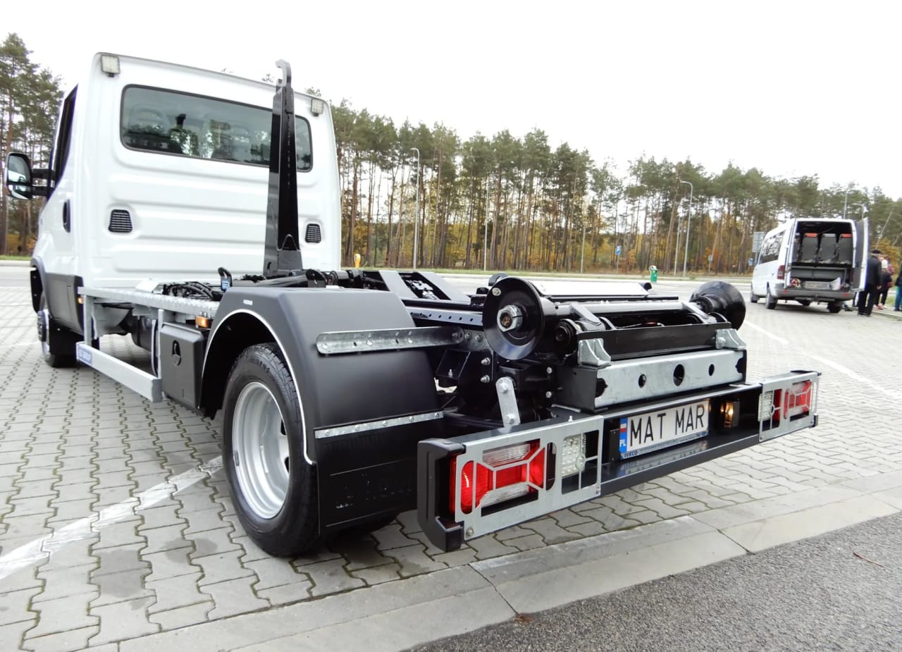 Zdjęcie oferty Iveco DAILY 50C16 HAKOWIEC Udźwig 5000 Kg Długość Zabudowy 3300 MM DMC 3500 Kg Wzmacniany Stan Fabrycznie NOWY nr. 16