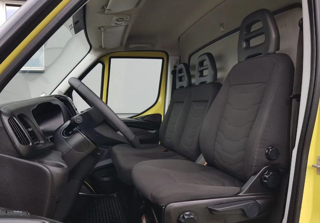 Zdjęcie oferty Iveco Daily KONTENER 8EP 4,14x2,22x2,20 KLIMA MANUAL DMC 3500 KG KRAJOWY nr. 6