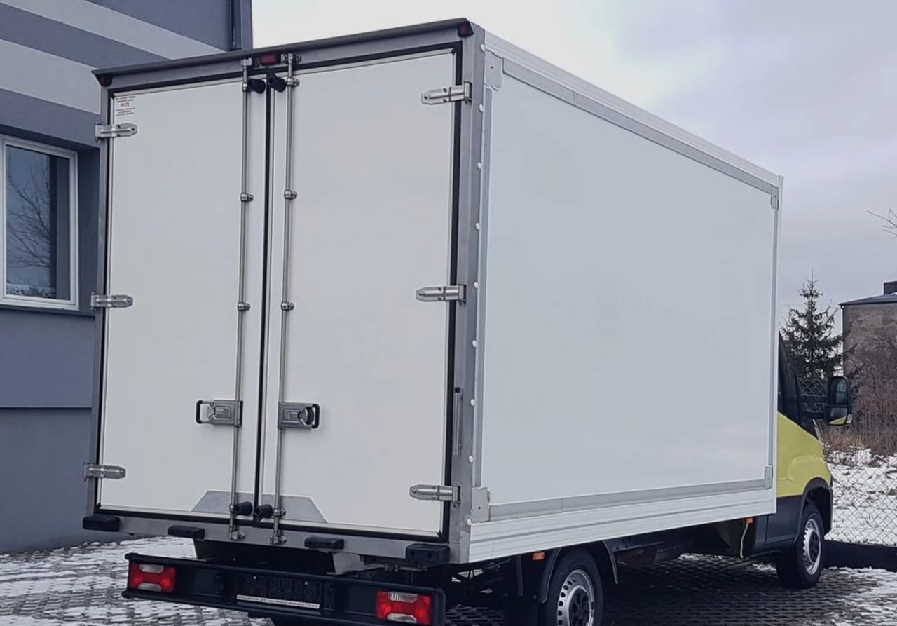 Zdjęcie oferty Iveco Daily KONTENER 8EP 4,14x2,22x2,20 KLIMA MANUAL KRAJOWY nr. 4