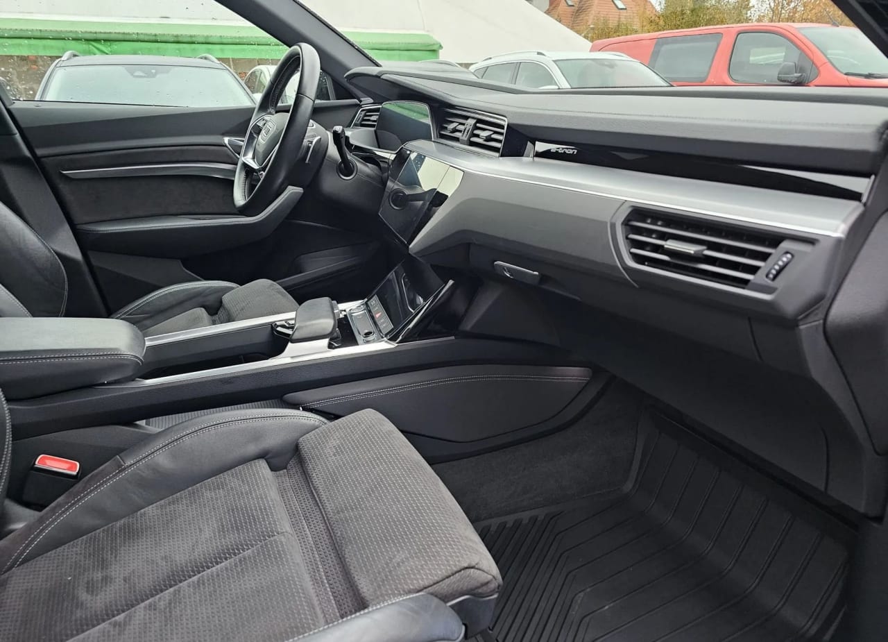Zdjęcie oferty Audi e-tron nr. 18