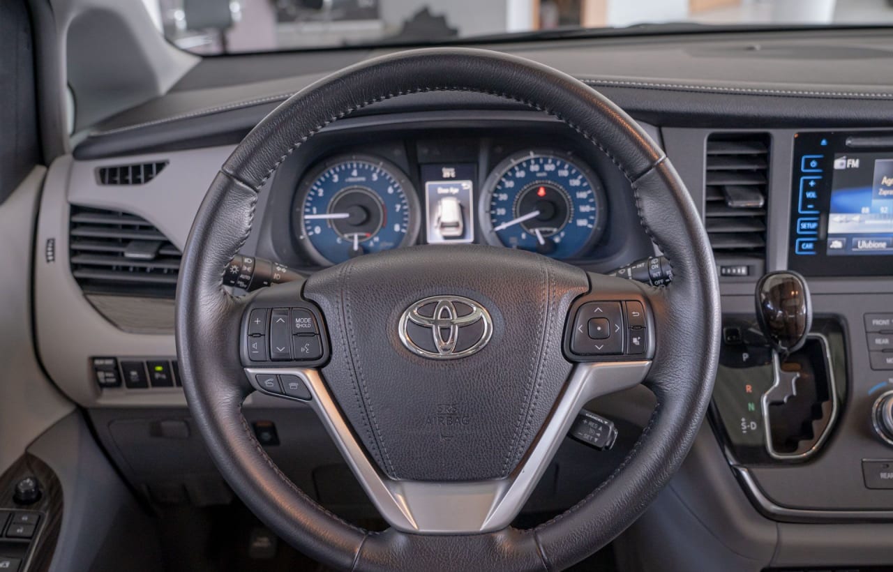 Zdjęcie oferty Toyota Sienna nr. 9