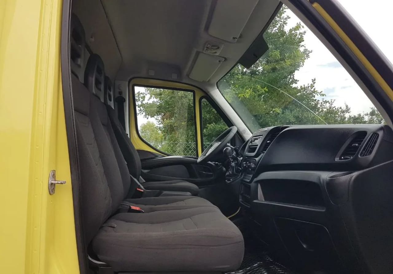 Zdjęcie oferty Iveco Daily KONTENER 8EP 4,14x2,22x2,20 KLIMA MANUAL DMC 3500 KG KRAJOWY nr. 21