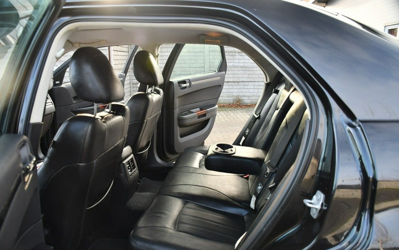 Zdjęcie oferty Chrysler 300C nr. 32