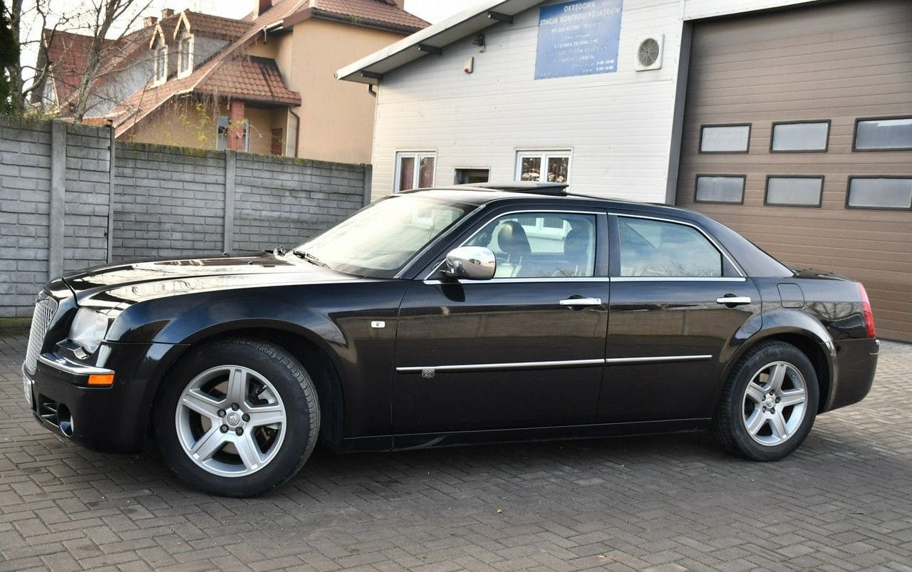 Zdjęcie oferty Chrysler 300C nr. 17