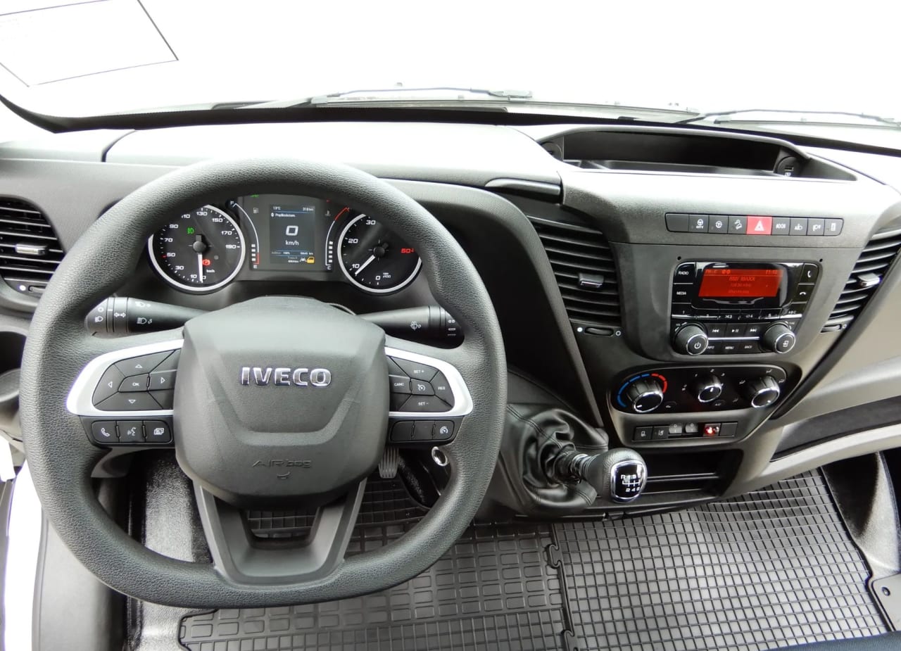 Zdjęcie oferty Iveco DAILY 50C16 HAKOWIEC Udźwig 5000 Kg Długość Zabudowy 3300 MM DMC 3500 Kg Wzmacniany Stan Fabrycznie NOWY nr. 37